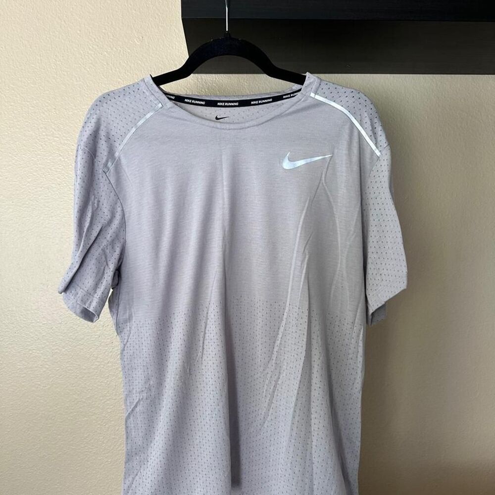 Nike Men's Grey and Purple T-shirt